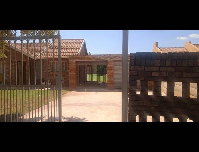 3 BEDROOM PROPERTY TO RENT IN THE ORCHARDS